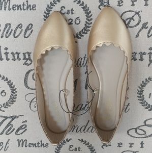 Nicole Miller Scalloped Gold Parametta flats 8